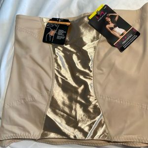 NWT Maidenform Firm Control Silhouette Enhancing Smoothing Waistnipper Medium